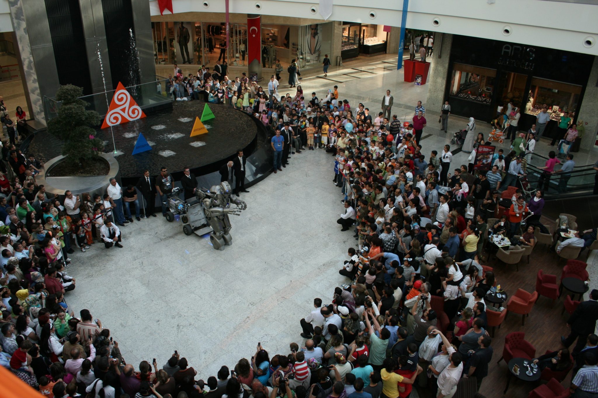 Another huge audience for a Titan the Robot show in Ankara, Turkey.