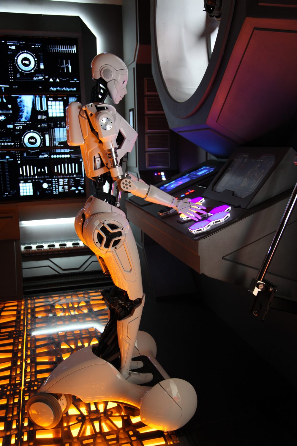 K-na at the controls of her spaceship