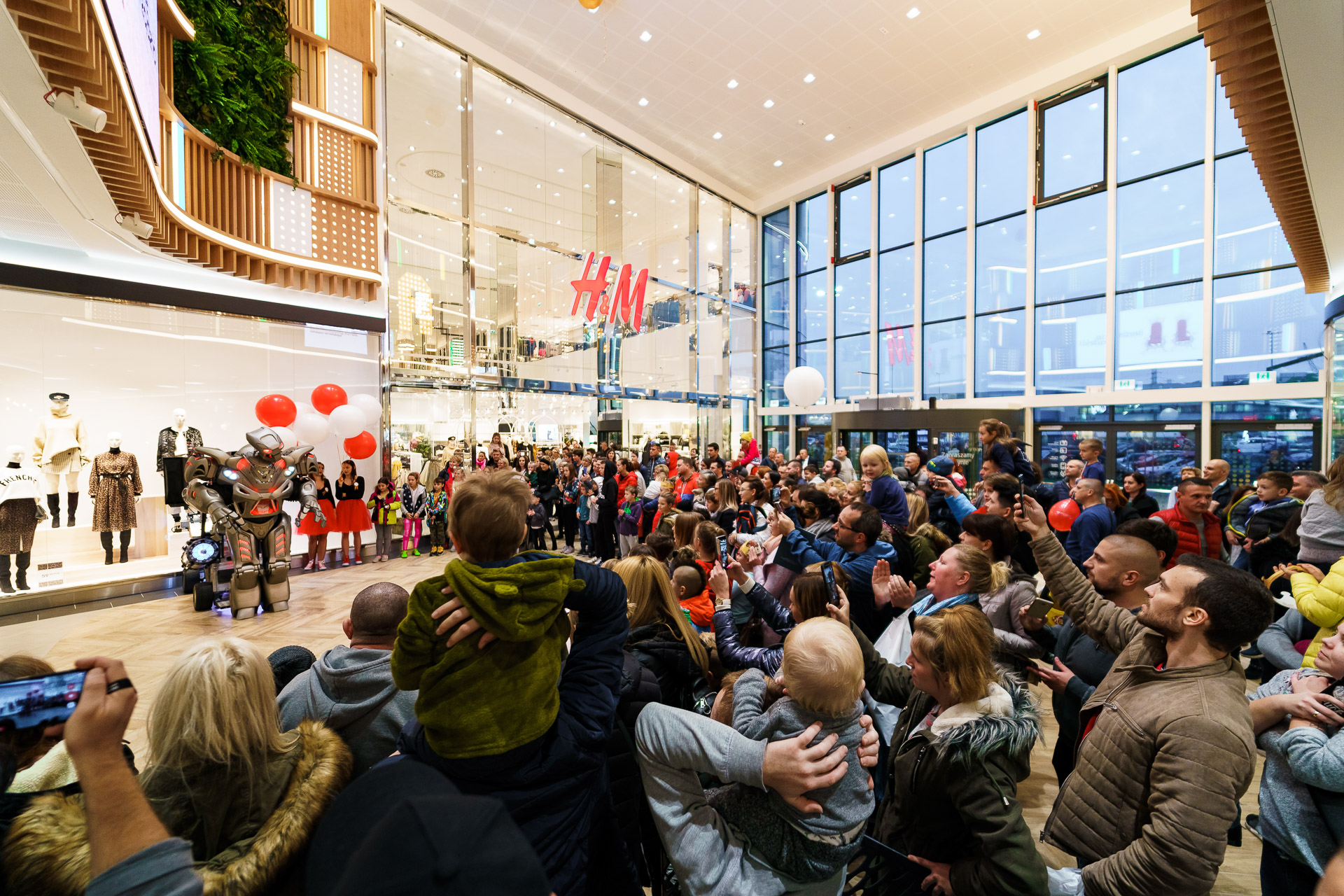 Titan the Robot entertaining a big crowd at a shopping mall in Warsaw, Poland